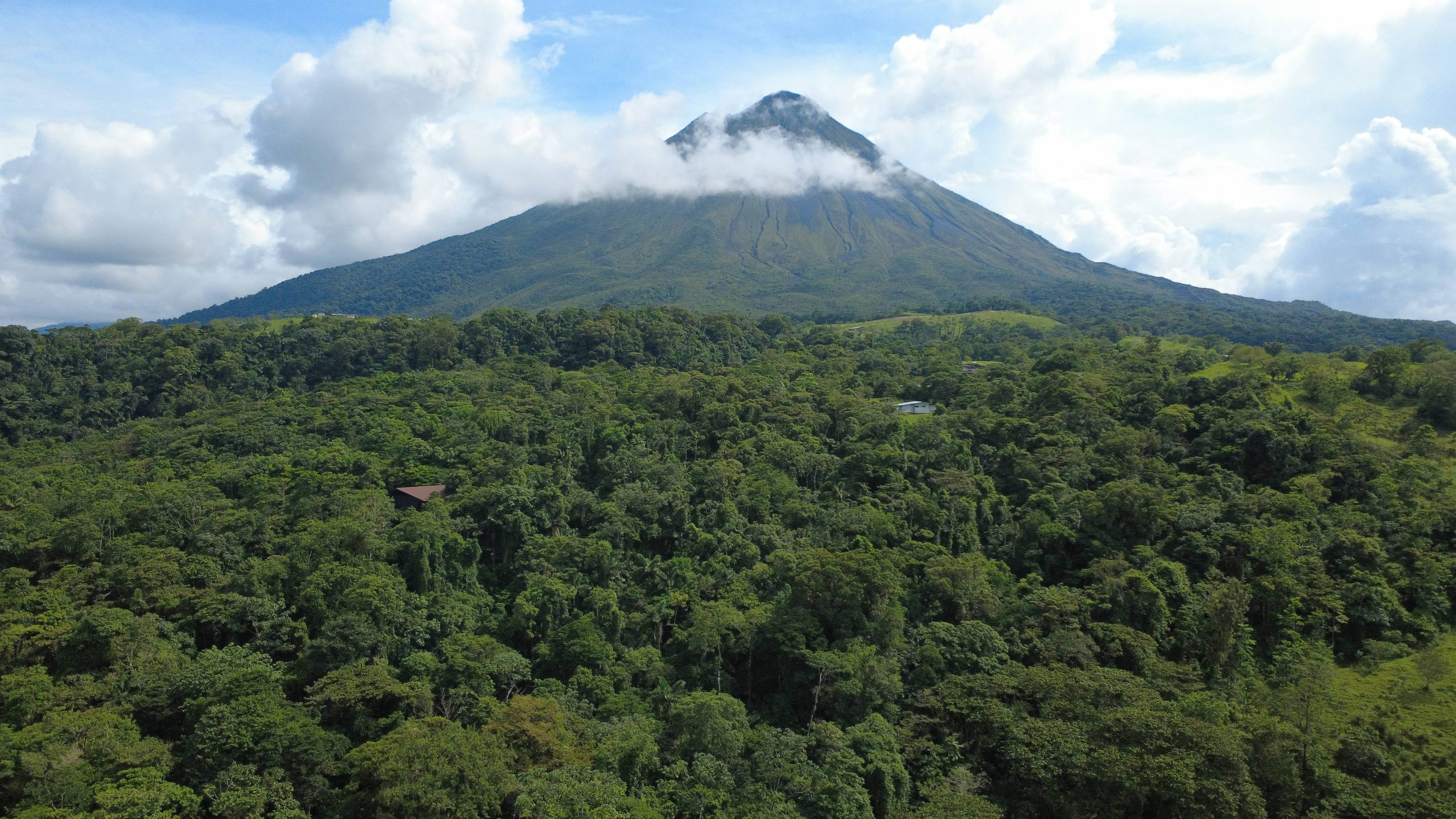 Arenal Volcano overlooking La Fortuna